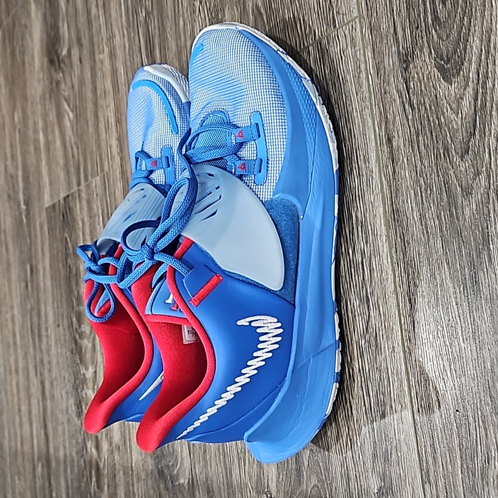 EUC Nike Kyrie 3 Pacific Blue